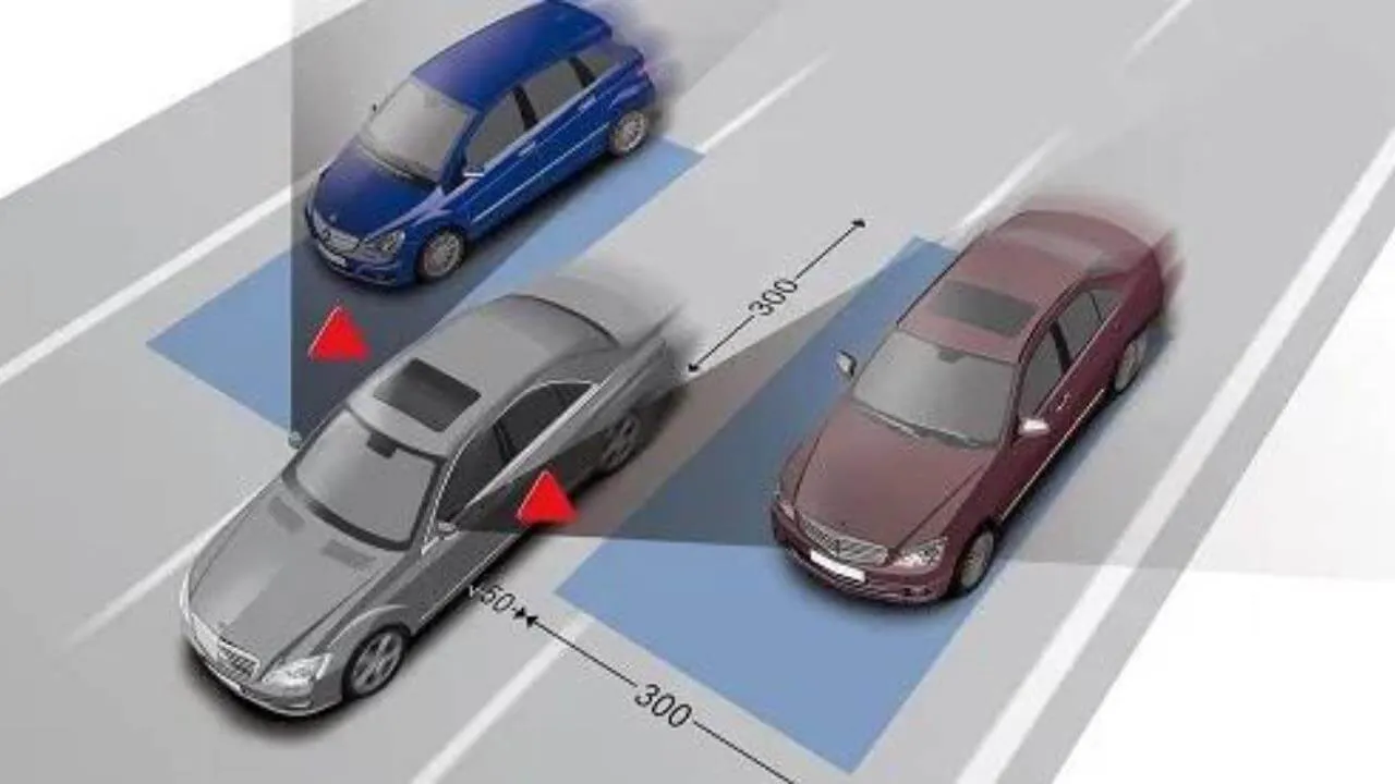 blind spot monitor in car 3