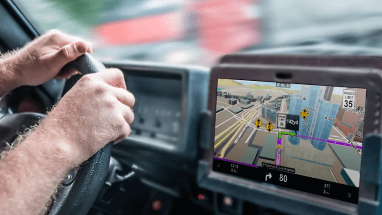 rear-view-mirror-dash-cam-vs-dash-cam